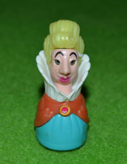 Jucarie figurina surpriza ou kinder, femeie blonda, cu guler inalt, foto