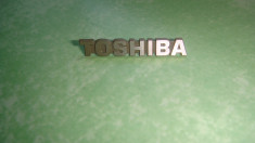 emblema TOSHIBA 3,1x0,5cm pt receiver, amplificator, cd-player foto