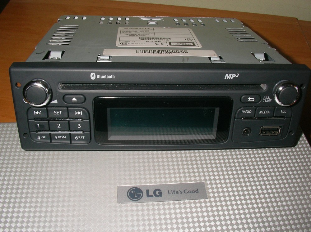 Vand CD Player / Mp3 Player Daewoo AGC-1220RF-A pentru Dacia Duster ...