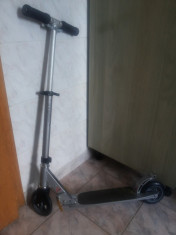 Trotineta -scuter ,pentru adulti &amp;#039;Oxelo&amp;quot;pana la 100 kg,roti din silicon foto