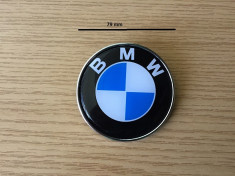 emblema capota spate BMW foto