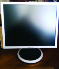 Monitor TFT LCD Samsung 19 inch 940N 1280 x 1024 non wide mufa VGA foto