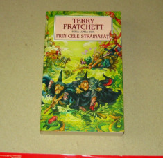 Terry Pratchett - Prin cele strainatati - 2+1 gratis - RBK10401 foto