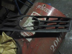 Vand grila stanga bara fata VW Passat 3C