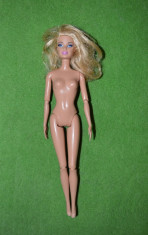 Papusa Barbie, stanta Mattel 2009 pe corp si 1998 pe cap, 30 cm, blonda foto