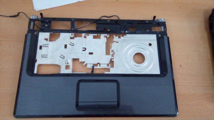 Palmrest hp compaq V6000 A99