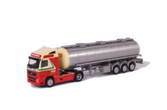 Macheta Volvo FH12 cu semiremorca cisterna 1:87 foto