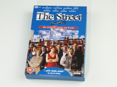 The Street ? Sezonul 1+2 (Complet 12 Episoade - 4 DVD) Boxset - DVD ORIGINAL foto