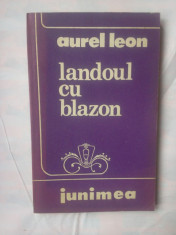 AUREL LEON - LANDOUL CU BLAZON foto