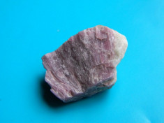 Specimen - turmalina roz (rubelit) foto