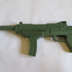 PISTOL MITRALIERA JUCARIE DIN PLASTIC+PISTOL APA MODEL AKM 47 CHINA ANII 90