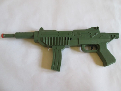 PISTOL MITRALIERA JUCARIE DIN PLASTIC+PISTOL APA MODEL AKM 47 CHINA ANII 90 foto