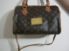 GEANTA LOUIS VUITTON -SUPERBA ,PRET MICUT!31 X 23 CM foto