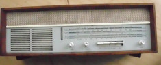 un radio vechi functional de colectie pe lampi FM UUS foto