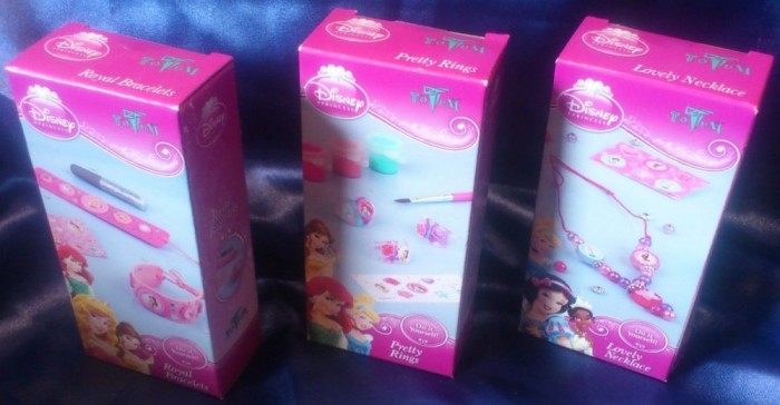Cadou pentru fetite: Set 3 cutii cu accesorii papusi Disney Cadou pentru fetite: Set 3 cutii cu accesorii papusi Disney