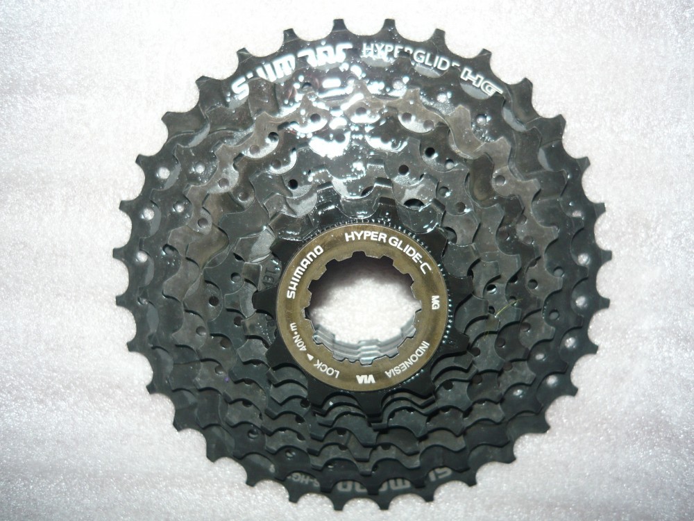 Cassette Shimano 8v 11-32 Hyperglide allégée 364 g + Chaîne HG-50 – Quasi Neuf – 18 - Équipements vélos