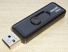 Stick USB 2.0 16GB Maxell foto