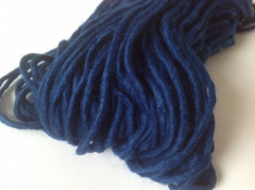 Fir de tricotat sau crosetat , lana 50% , moale , catifelata bleumarin suvita foto