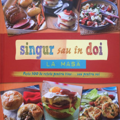 SINGUR SAU IN DOI LA MASA - READER'S DIGEST