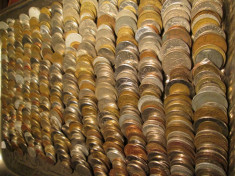 Lot (2) mare 1000 monede vechi romanesti si straine , monezi bani diverse tari foto