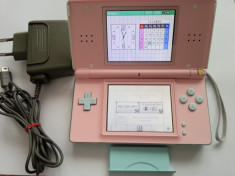 Nintendo DS Lite special verde-roz + incarcator + snur + accesoriu carcasa foto