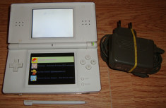 Nintendo DS Lite Modat R4 + Jocuri pe card Mario, Zelda, Pokemon, etc. foto