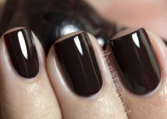 MINI OJA MARO BURGUNDY NICOLE BY OPI KARDASHIAN COLOR HARD KOURT FASHIONISTA foto