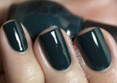 OJA VERDE INCHIS MINI NICOLE BY OPI KARDASHIAN COLOR KHLOE HAD A LITTLE LAM-LAM foto