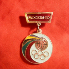 Insigna - Olimpiada Moscova 1980 ,D.baza= 2,8 cm ,metal si email