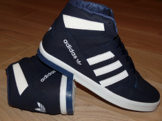 Ghete Adidas High Court foto