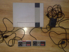 Vand 1 consola NES - NINTENDO ENTERTAINMENT SYSTEM + Nintendo NES Zapper foto