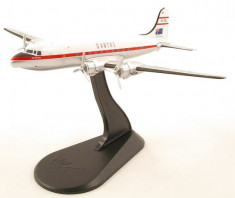 Macheta avion Douglas DC-4 QANTAS- HOBBY MASTER scara 1:200 foto