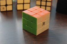 Cub Rubik 3x3 - Dayan GuHong v2 - Cub Profesional - Speedcubing - Puzzle 3x3x3 foto