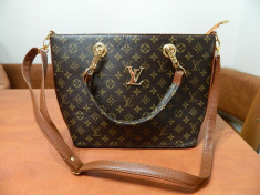 GEANTA LOUIS VUITTON -SUPERBA ,PRET MICUT! 39 X 28 CM foto