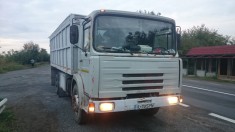 Doua camioane raba basculante foto