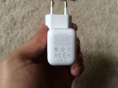 Battery Charger incarcator baterii original Apple model A1360 foto