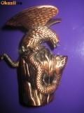 Bricheta de Birou Vintage, Vultur vs Sarpe, Metal Bronzuit, Colectie, 11/10cm