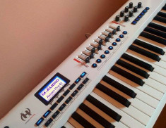 Claviatura Midi Axiom Pro 61 foto