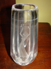 Raritate !!! Superba vaza din sticla de colectie avand gravata o femeie, anii 30 foto