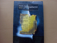 NOUL / NEW TESTAMENT - BILINGV ROMANA ENGLEZA { TRAD. IN LIMBA ROMANA MODERNA } foto