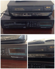 video player AKAI VS-R110EDG VHS + cdplayer SCHNEIDER 7400 foto