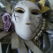 Frumoasa masca de portelan,lucrata manual, cromatica deosebita, de colectie.