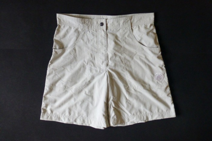 Pantaloni scurti Mammut; marime 40, vezi dimensiuni exacte; impecabili, ca noi foto mare Pantaloni scurti Mammut; marime 40, vezi dimensiuni exacte; impecabili, ca noi foto mare