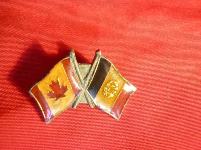 Insigna Prietenia Romania- Canada , metal si email , L= 2,3 cm foto mare Insigna Prietenia Romania- Canada , metal si email , L= 2,3 cm foto mare