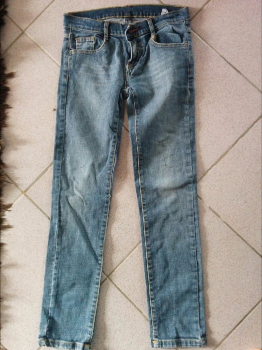 Blugi cu talie joasa pentru fete, 9-12 ani, marca Zara Girls, model slimfit Blugi cu talie joasa pentru fete, 9-12 ani, marca Zara Girls, model slimfit
