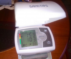 Tensiometru SANITAS cu indicare aritmii cardiace foto
