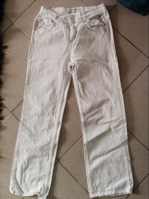 Blugi albi copii, marimea 10-12 ani, model clasic, marca BluKids, REDUSI ACUM! foto mare Blugi albi copii, marimea 10-12 ani, model clasic, marca BluKids, REDUSI ACUM! foto mare