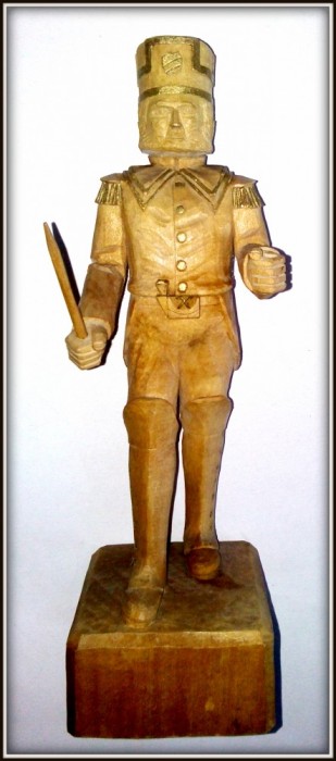 Sculptura in lem reprezentand un ofiter englez la inceput de secol XIX