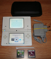 Nintendo DSi(modelul cu 2 camere) foto