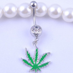 Pierce / Piercing buric Frunza Marijuana Jamaica foto